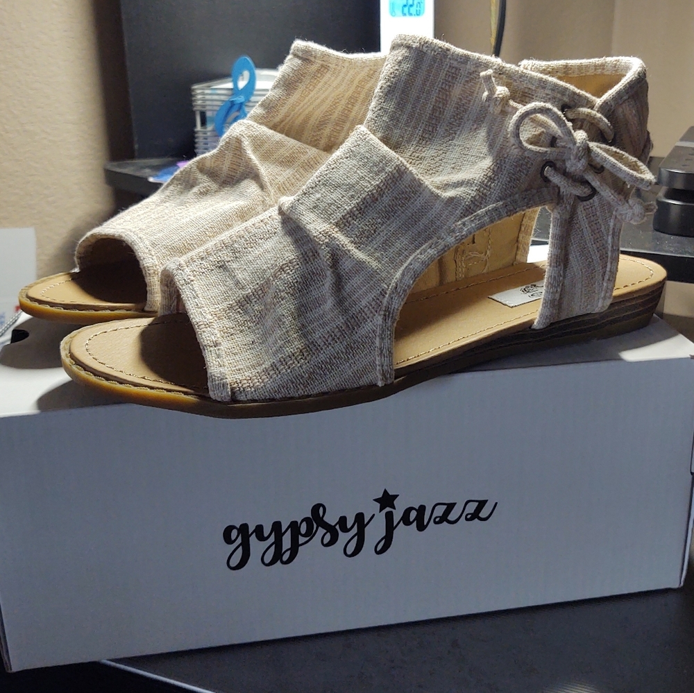 Very gypsy jazz open toe sandal